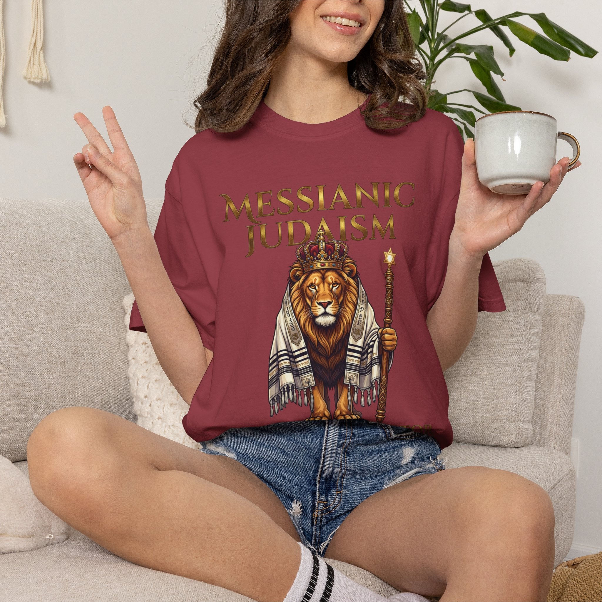 MESSIANIC JUDAISM T-Shirt: Rabbi and Pastor Both Confused